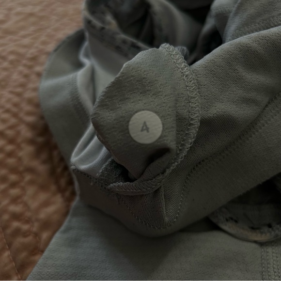 Grey Lululemon Athletic tank built in bra size 4 - Picture 4 of 4
